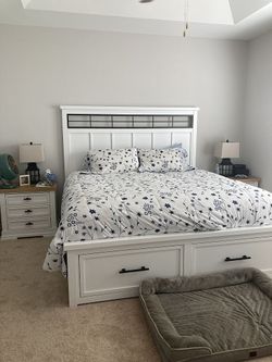 $10 Down finance Bedroom Set Queen Bed King Bed chest mattres Bunk Bed vanity set Dining Set Dining table