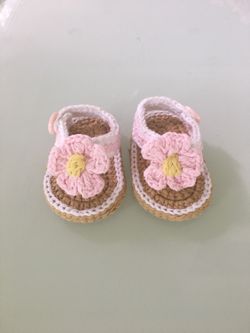 Crochet baby shoes, infant shoes, crochet soles, zapatos de bebe, newborn sandals, baby shoes, crocheted sandals, flower sandals, infant booties