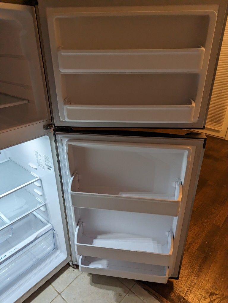 Frigidaire FFHT1425VV 28" 13.9 Cu. Ft. Stainless Steel Top Freezer for
