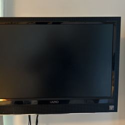 22 Inch Flat Screen With Wall Mount