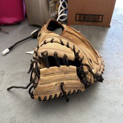 A2000 Catchers Mitt