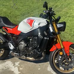 24 Yamaha Xsr 900