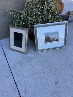 8 Photos frames