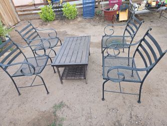 Metal patio set nice clean good chairs and coffee table