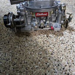 Edelbrock 4 Barrel Carburator With Electric Choke
