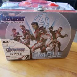 NEW AVENGERS 3D LUNCH PAIL WITH PUZZLE