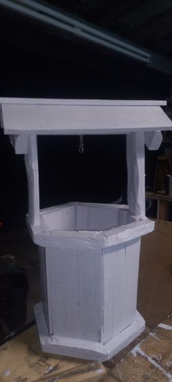 Wishing Well Planter 