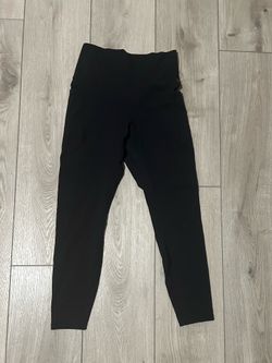 black yoga pants