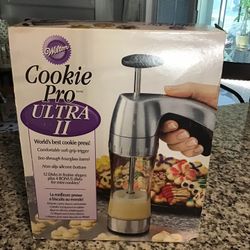 Cookie Pro Ultra II Twelve Disk Set Cookie Press by Wilton with 4 Bonus Disks. New 