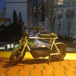 Caroma Electruc Scooter 250$