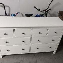 White IKEA HEMNES 8 Drawer Dresser