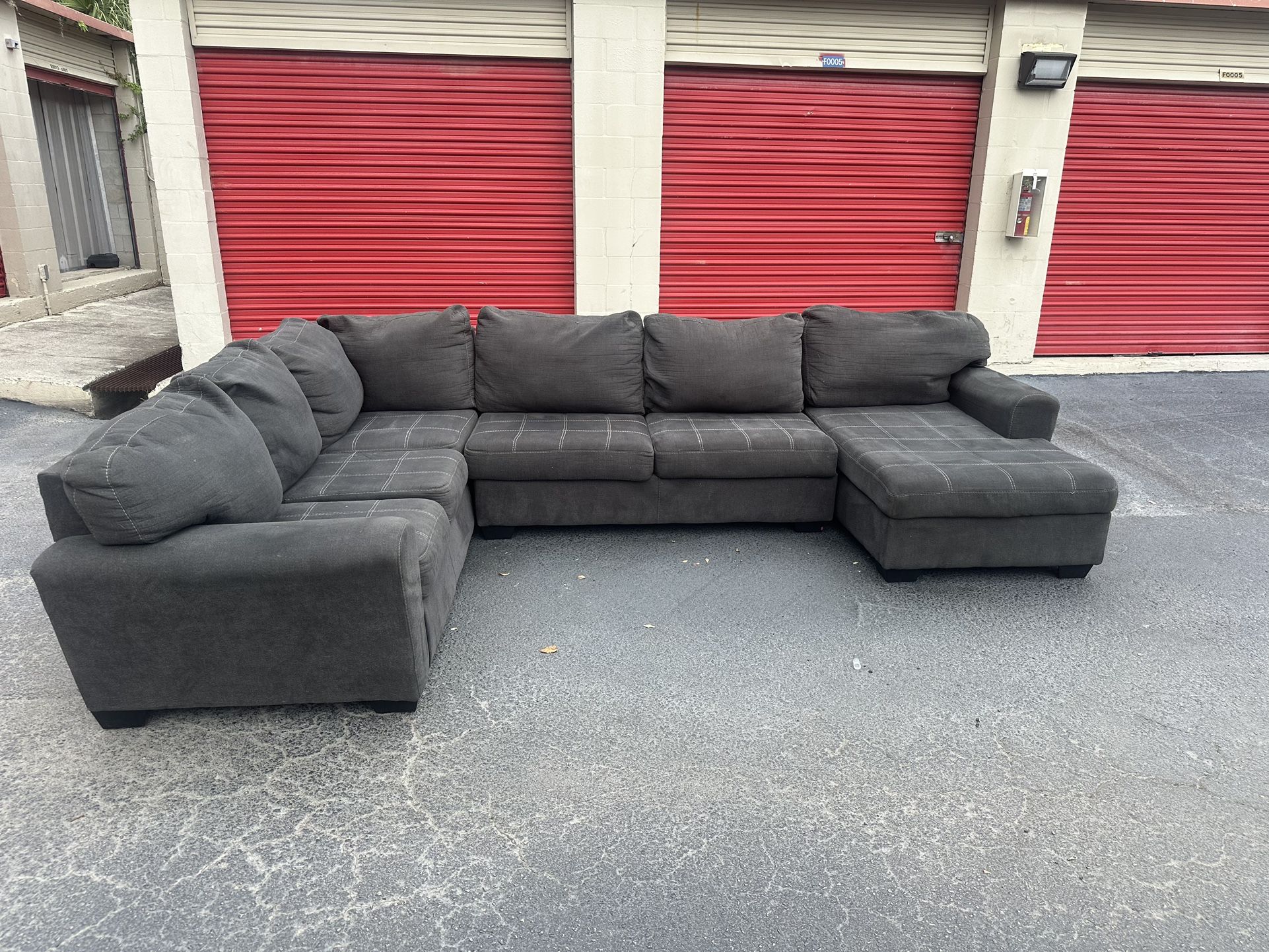 Sectional Couch 🔥