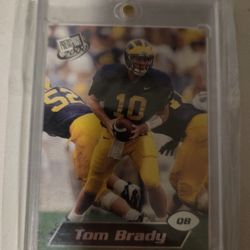 2000 TOM BRADY FOOTBALL CARD!!