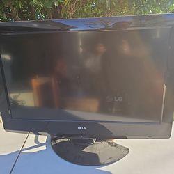 LG 32” LED TV – Works Great (No Remote)