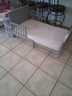 Toddler bed