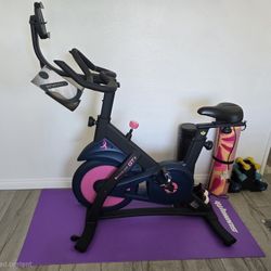 GT + Komen Echelon® GT+ Connect Bike — Susan G. Komen Edition