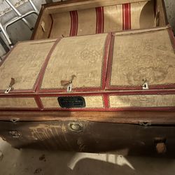 Trunk Barnum & Bailey Steamer trunk