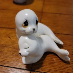 White Seal Nesting Figurines 
