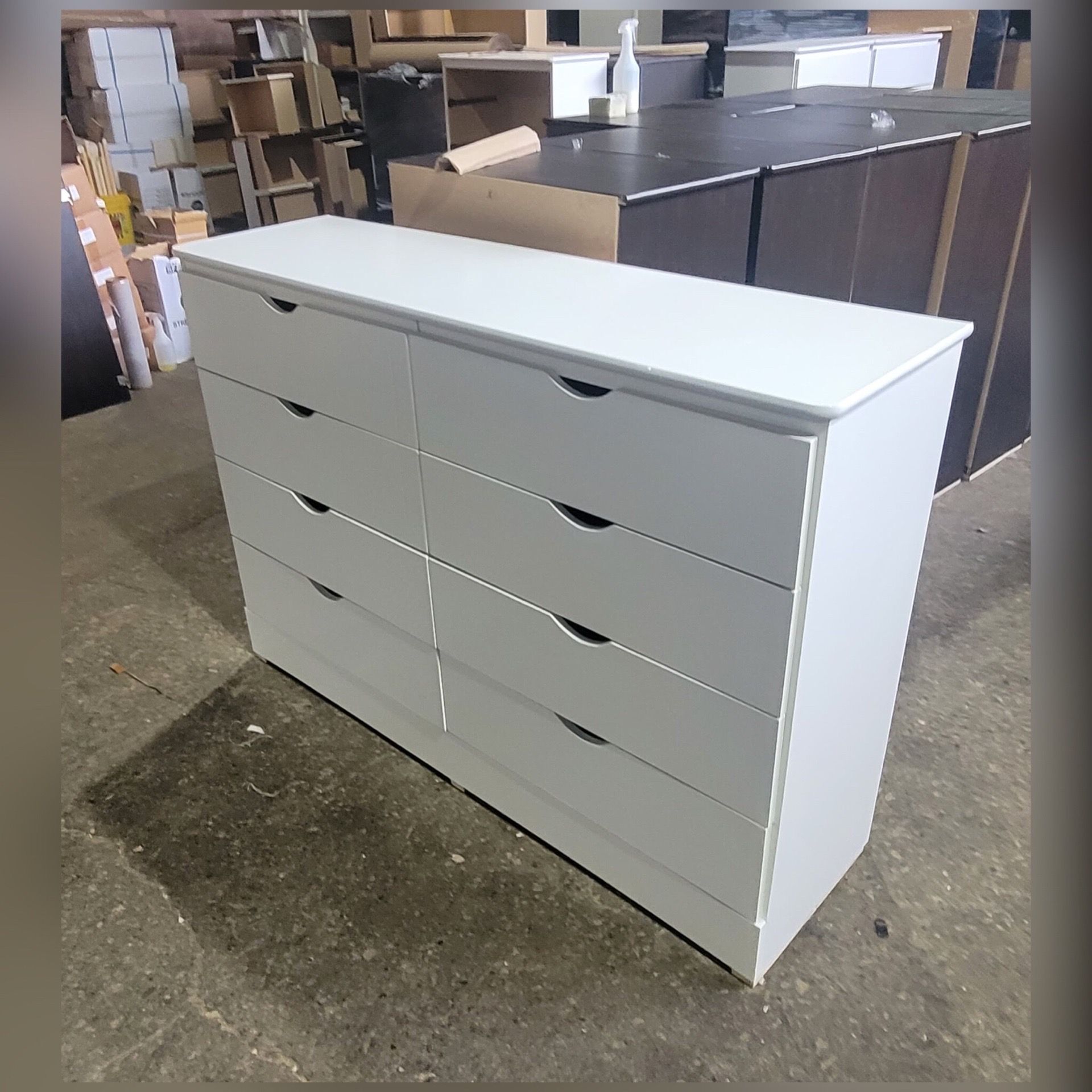 Eight drawers dresser with rails