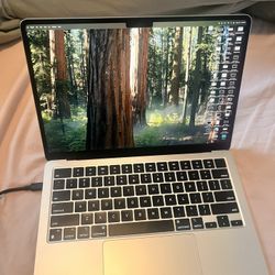 MacBook Air (M2, 2022)