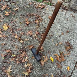 Sledgehammer 13 Pounds. Strong Handle 