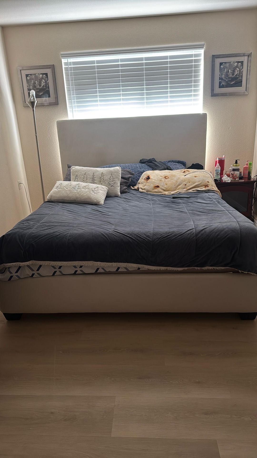King Bed With Mattress 