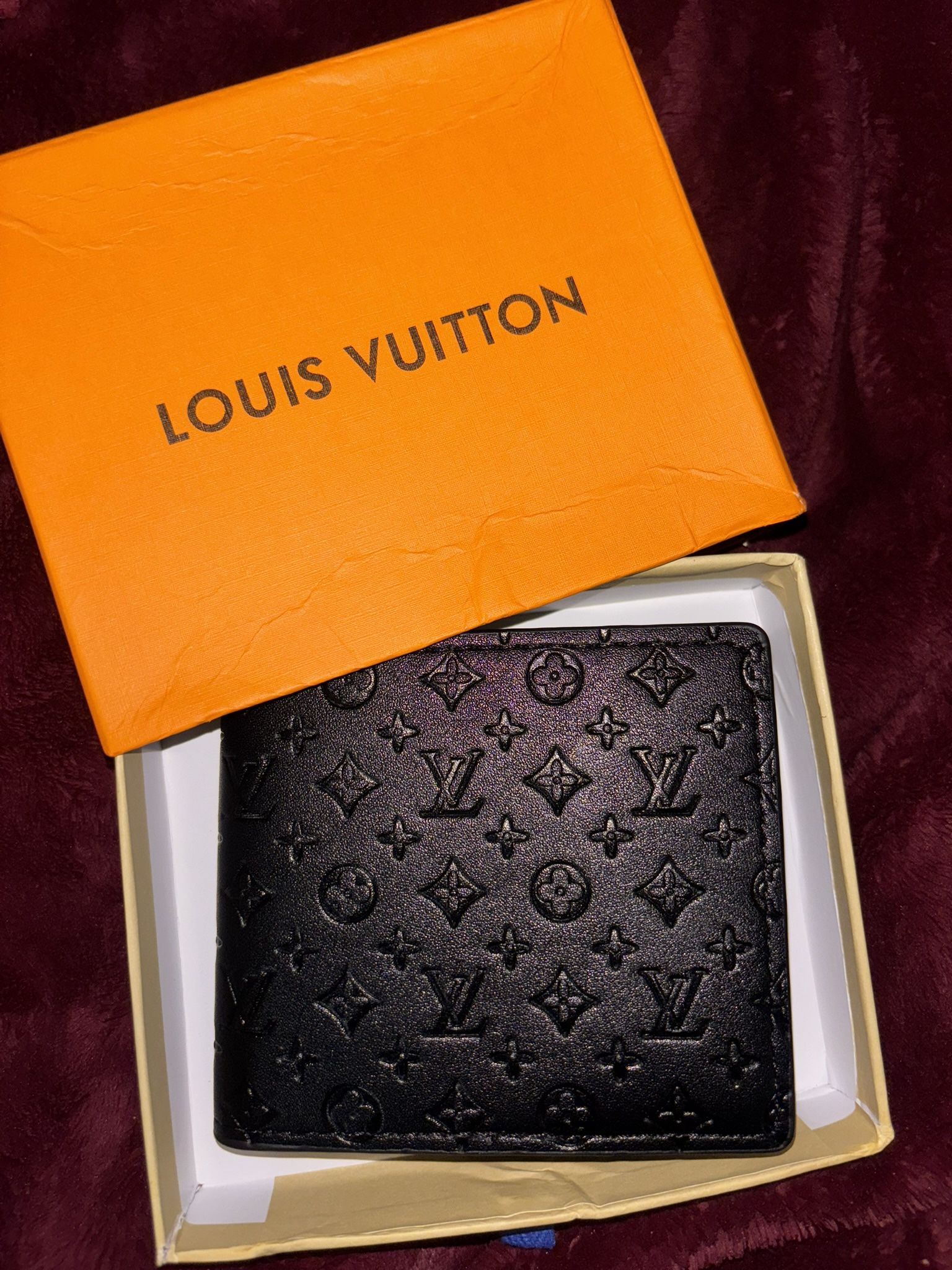 Louis Vuitton Wallet (Like New)