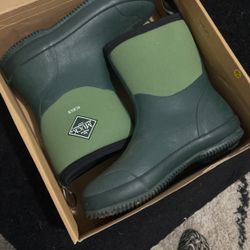 Men’s Size 9 Muck Boots