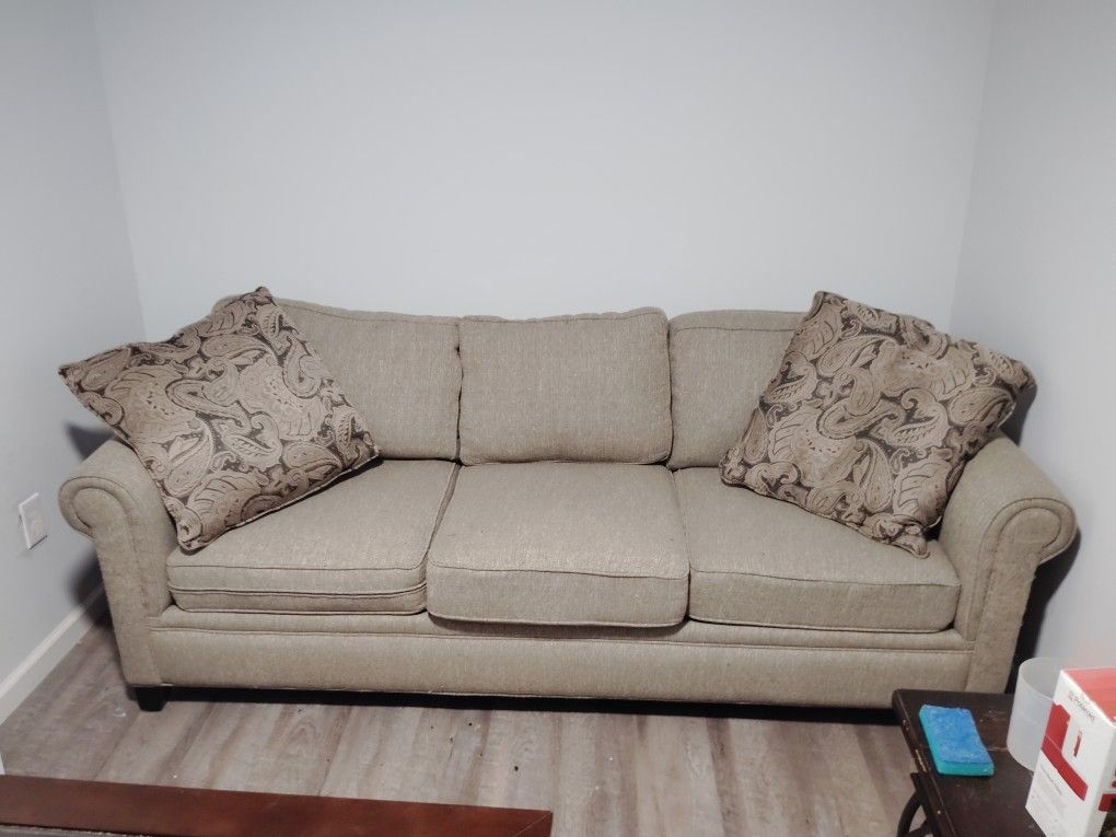 Couch Almost New With Pillows