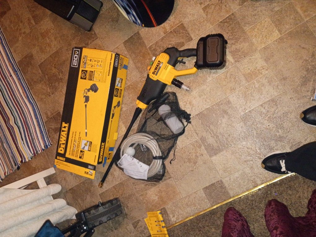 DeWalt 550 PSI Power Cleaner (Tool Only)