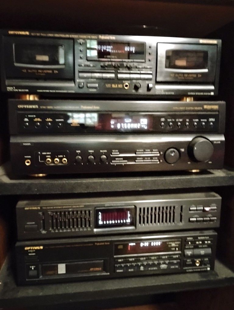 Vintage Tape player, Receiver, Amplifier & Disc Changer. All wires included (speakers not).