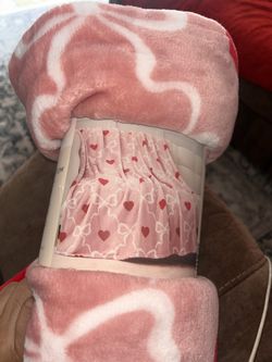 Brand New Valentine Plush Throw Blanket Coquette Bow/ Heart