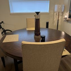 72 ‘ Round Table Great Condition