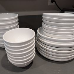 Crate & Barrel Dishes Cafeware II (29 pcs)