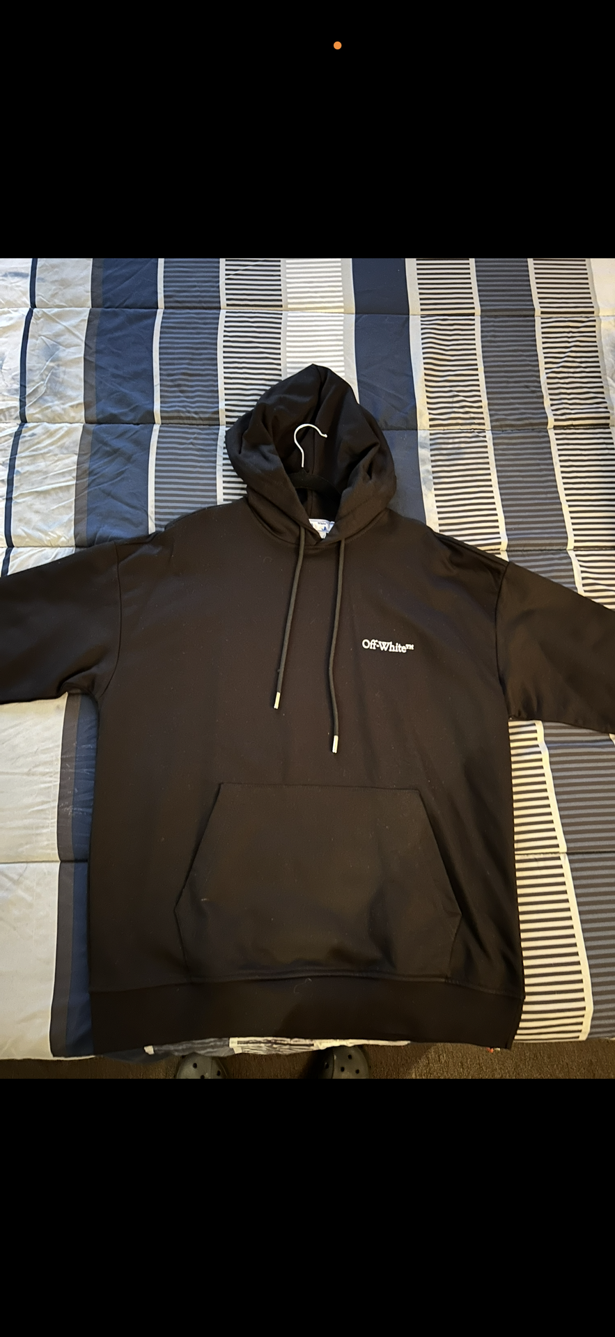 Off-white hoodie // Nike sneakers