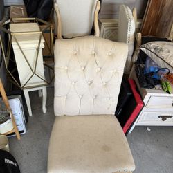 Dinning Table And 5  Chairs 