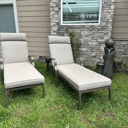 Comfortable Set Of 2 Aluminum Chairs