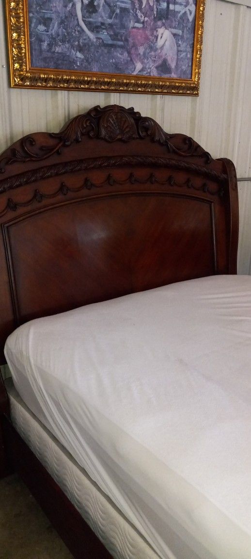 Beautiful Queen Sleigh Bedroom Set by Ashley Northshore 