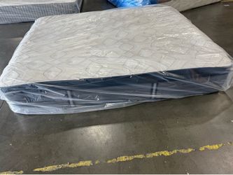 Queen size mattress sealy posture pedic