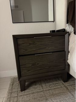 Cheap nightstands (2). pickup needed tomorrow