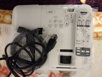 EPSON VS240 PROJECTOR$$1-7-5  Hdmi Cable+ Remote Control 
