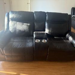 Recliner Couch With UsB Plugs 