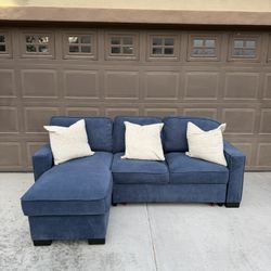 Beautiful Couch (like New)