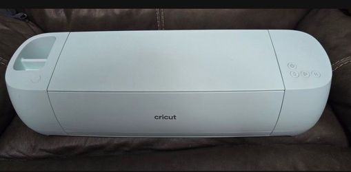 Cricut explorer 3 cutting machine in mint- vinyls, mats, and tools included