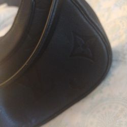 Louis Vuitton
Bagatelle leather handbag