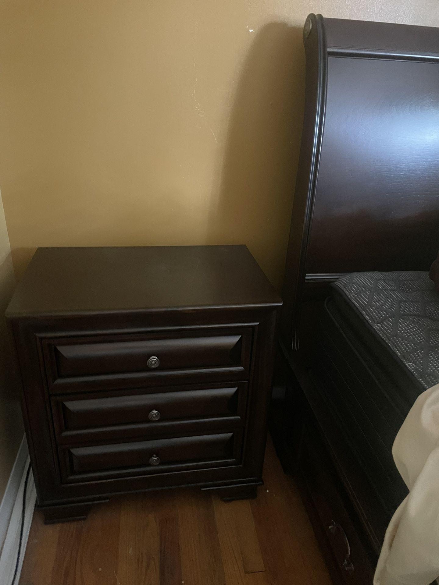 Nightstand 