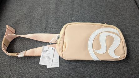 Lululemon everywhere belt bag