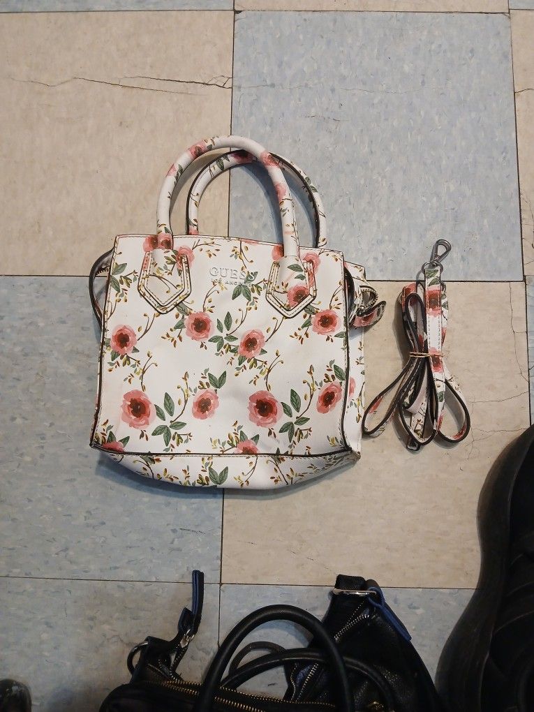 GUESS PURSE