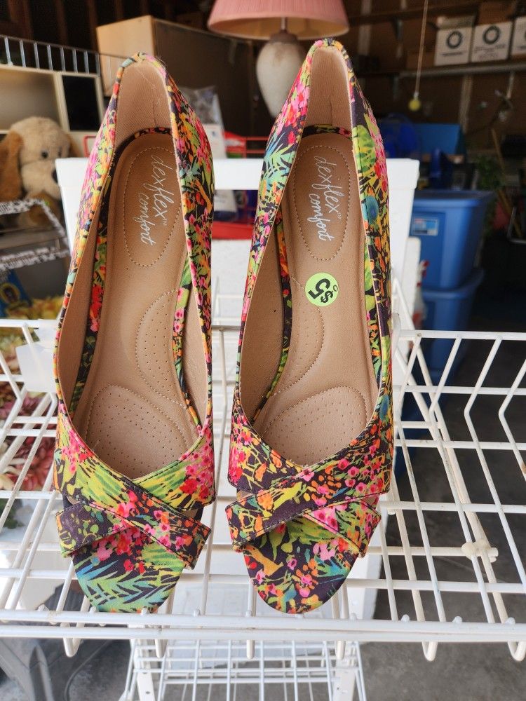 Size 11 Printed Wedge Sandles