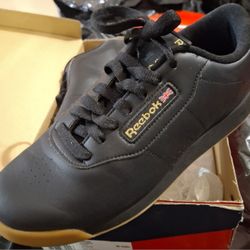 Woman's Reebok Shoes 9 1/2